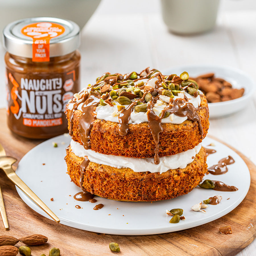 Veganer Rüblikuchen mit Naughty Nuts BIO Mandelmus Cinnamon Roll und Naughty Nuts BIO Cashewmus Smooth