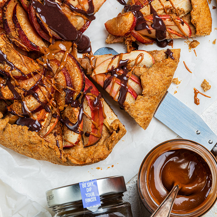 Apfel-Pflaumen Galette mit Zimtmus und Blueberry Bash